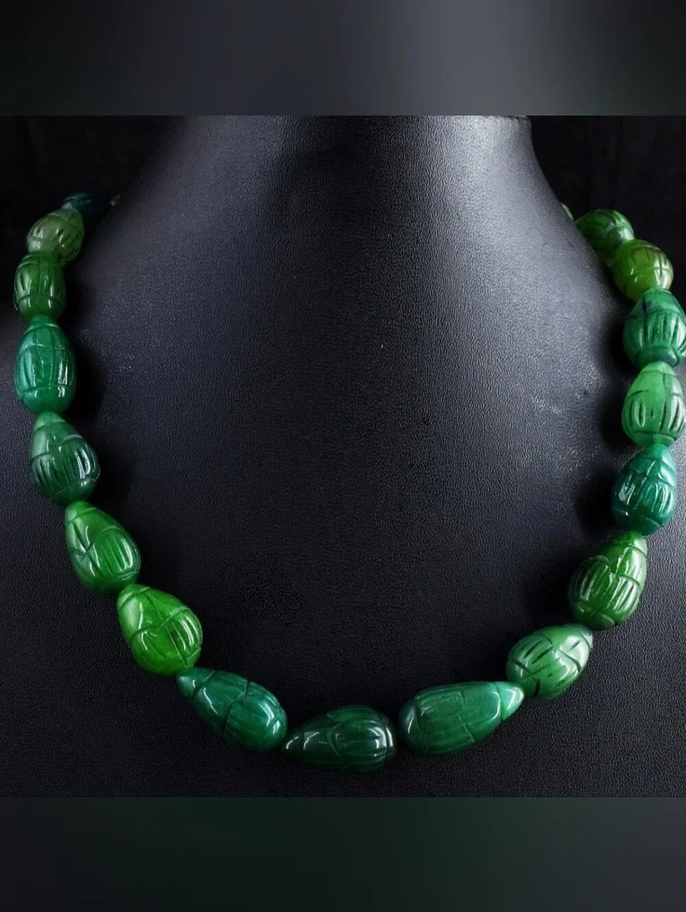 Carved Emerald Beaded Necklace - Elegant Women's Jewelry